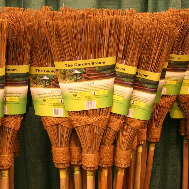 THE ORIGINAL GARDEN BROOM COCONUT BROOM